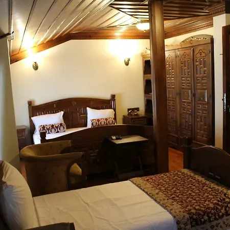 Hotel No:4 Suites *