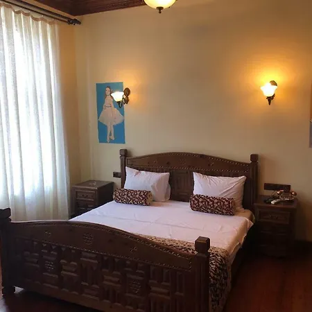 No:4 Suites *