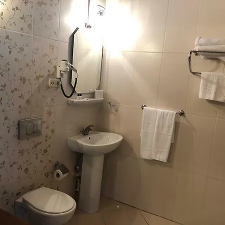 Hotel No:4 Suites *